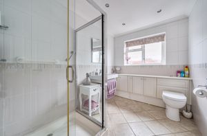 Shower room- click for photo gallery